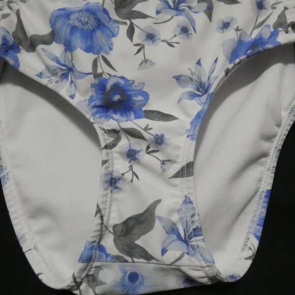 URBAN KIDS | size 6 | White and Blue Floral Bikini Set - Picture 12 of 16